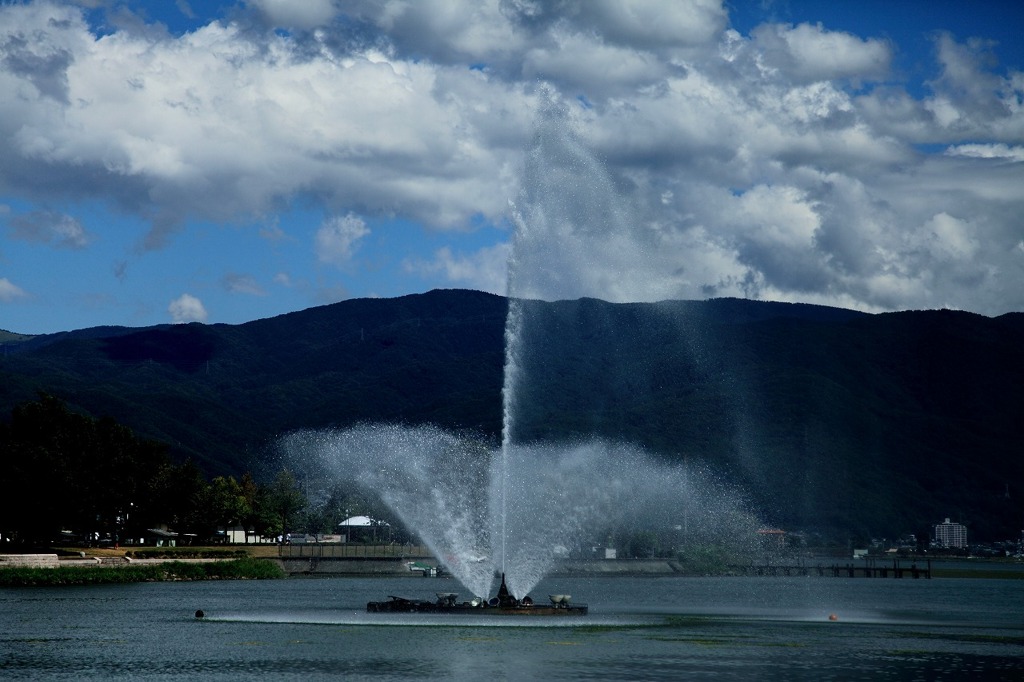 青空と噴水