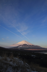 白い２本線と富士山
