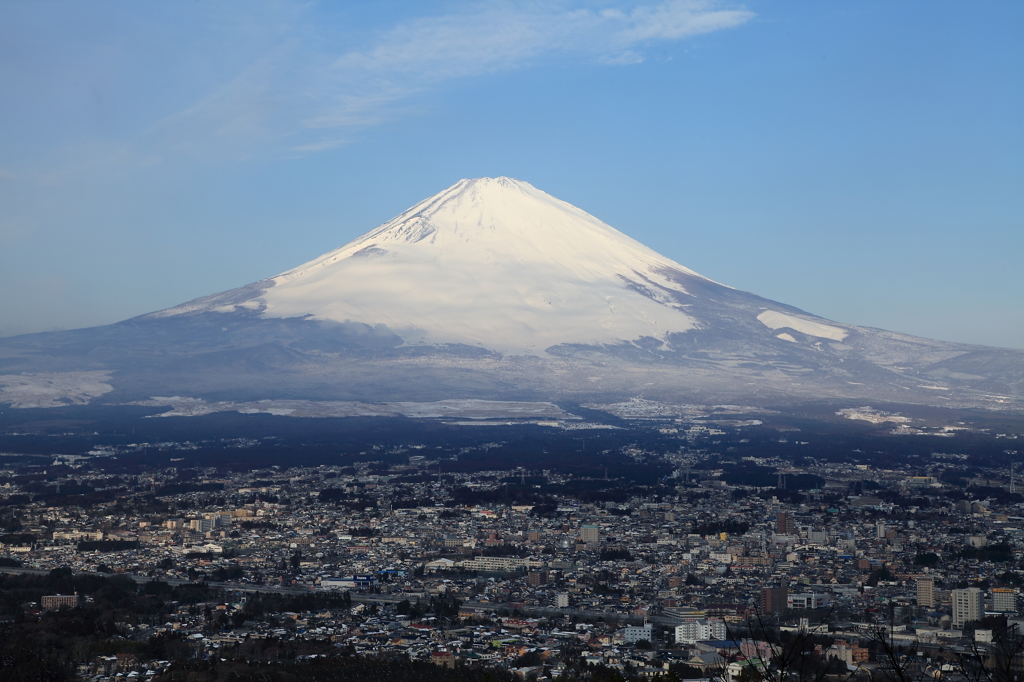 県道401号線からの富士山と御殿場市街地