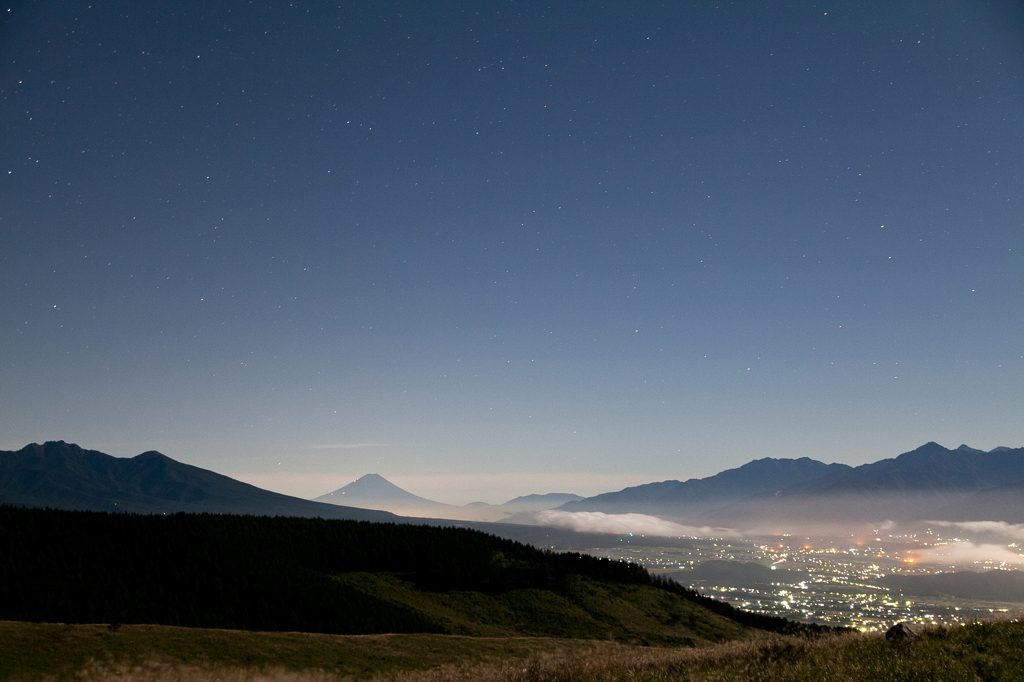 夜中に見る富士山