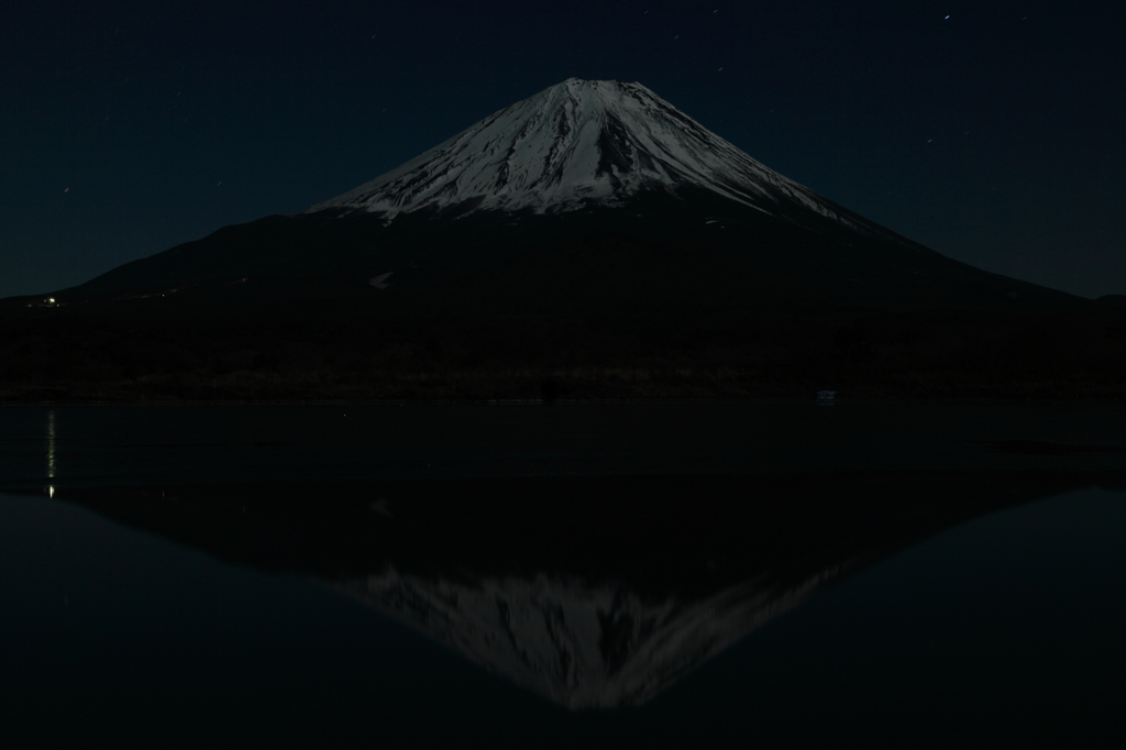 精進湖からの逆さ富士山　２