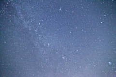 小さい流れ星と星空