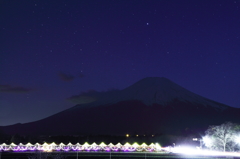 花の都公園　イルミネーションと富士山