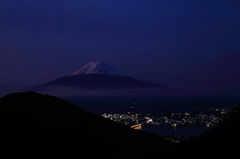 富士山と河口湖周辺の夜景
