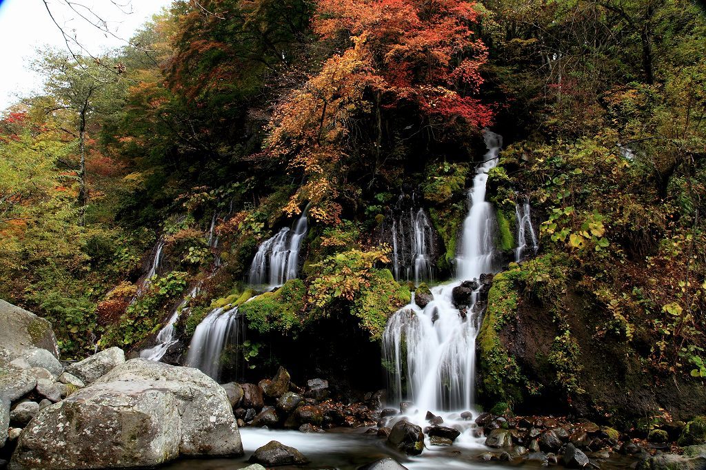 秋の吐竜の滝