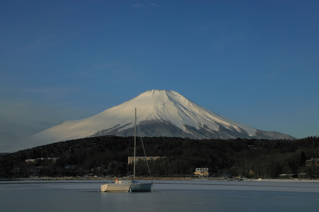 富士山と船