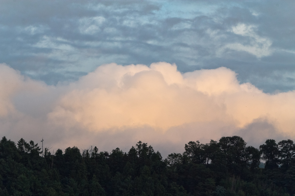 染まり始めの雲
