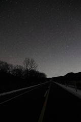 県道３３号線と星空