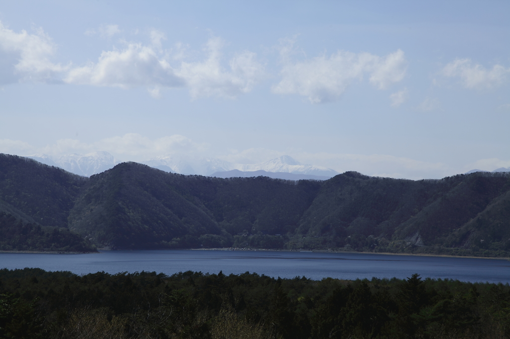 国道139号線から見た本栖湖