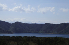 国道139号線から見た本栖湖