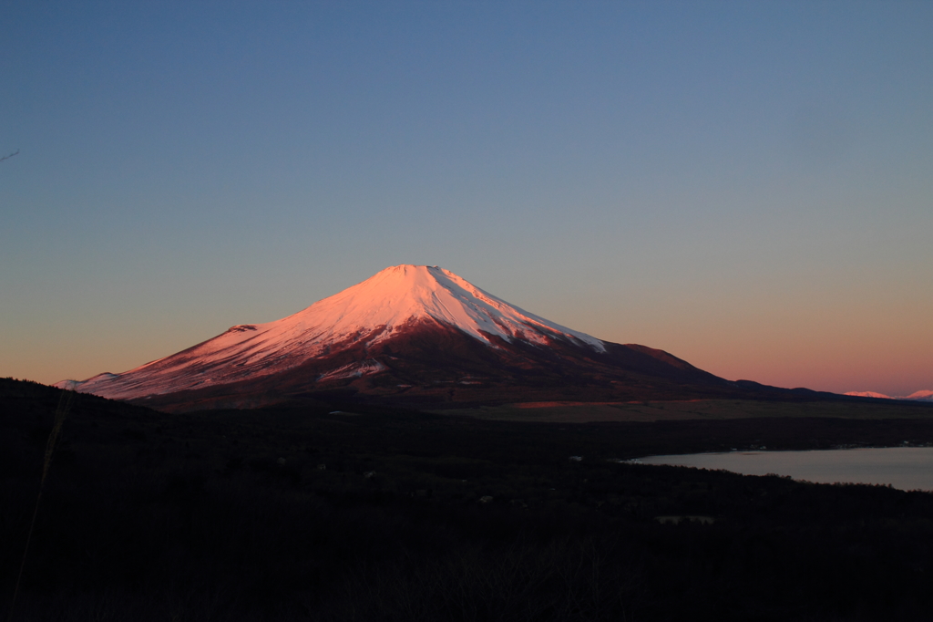 朝焼けの富士山