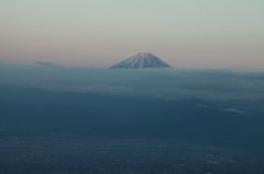 徐々に雲に隠れる富士山