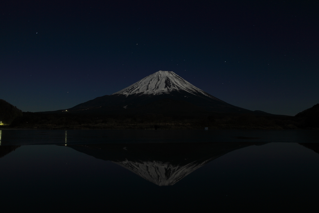 精進湖からの逆さ富士山　１