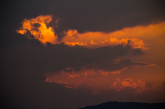 色づく雲