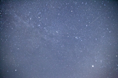 交差する人工衛星！？流星！？