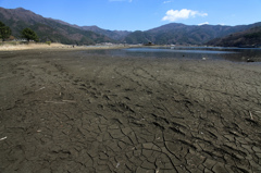 減水した河口湖