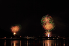 河口湖冬花火　湖上の舞