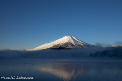 朝霧漂う山中湖