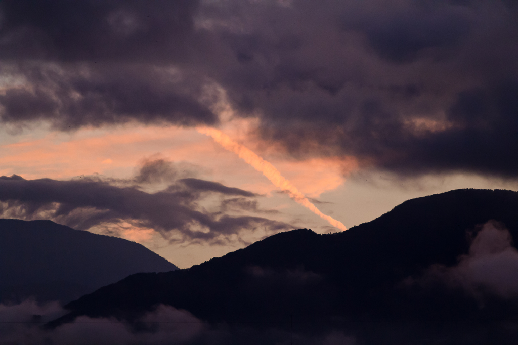 染まった線雲