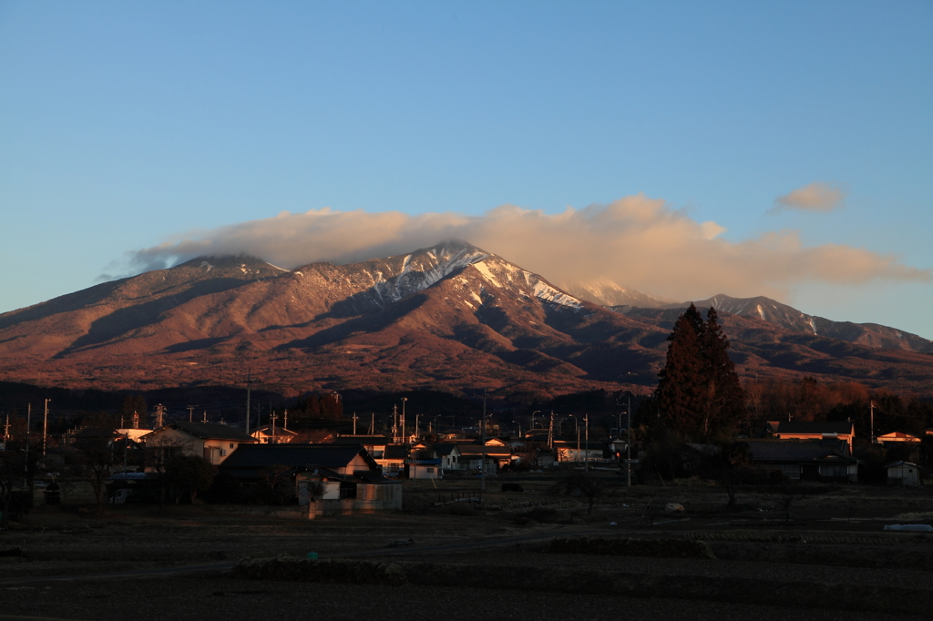 赤く色づく八ヶ岳