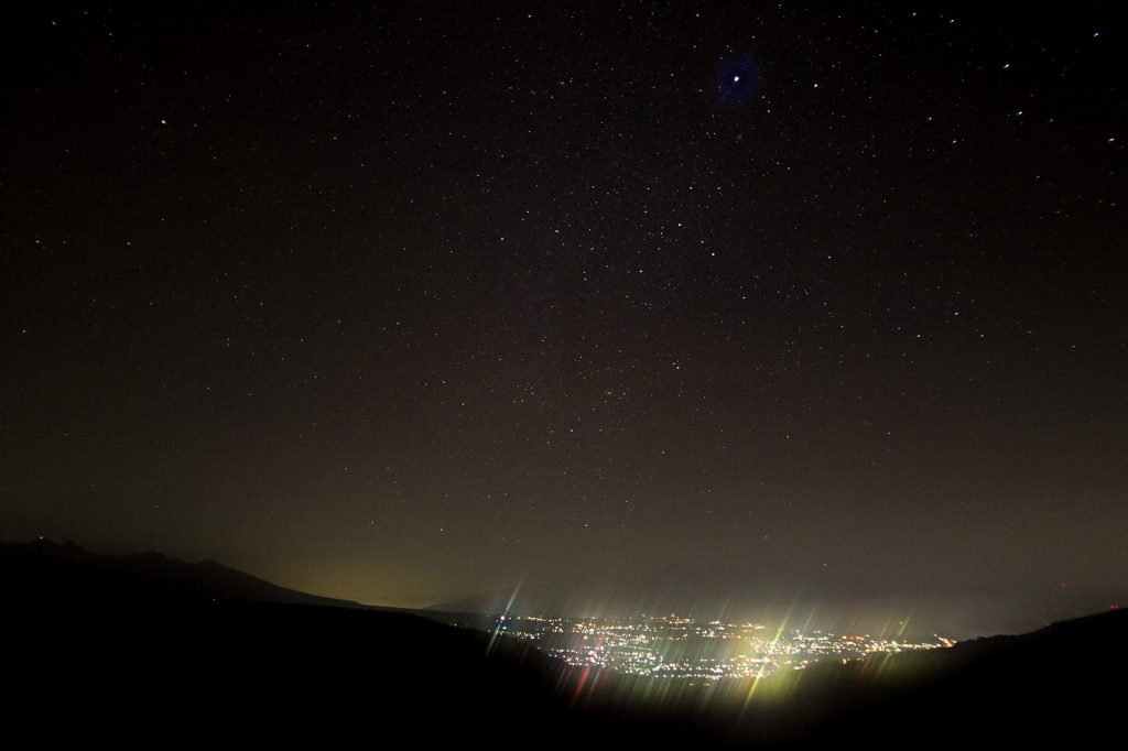 富士見台からの茅野市の夜景と星空