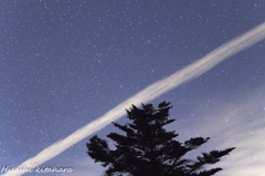 夜の飛行機雲