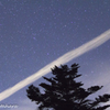 夜の飛行機雲