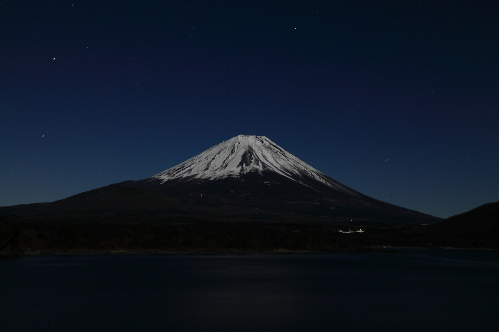 本栖湖からの富士山　１