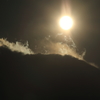 徐々に沈んでいく太陽と富士山頂