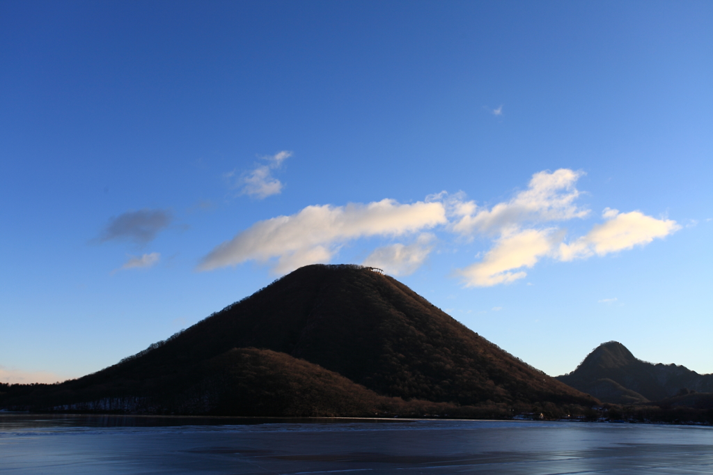 早朝の榛名山　３