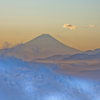 雲、青白く