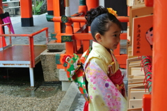 神社にて
