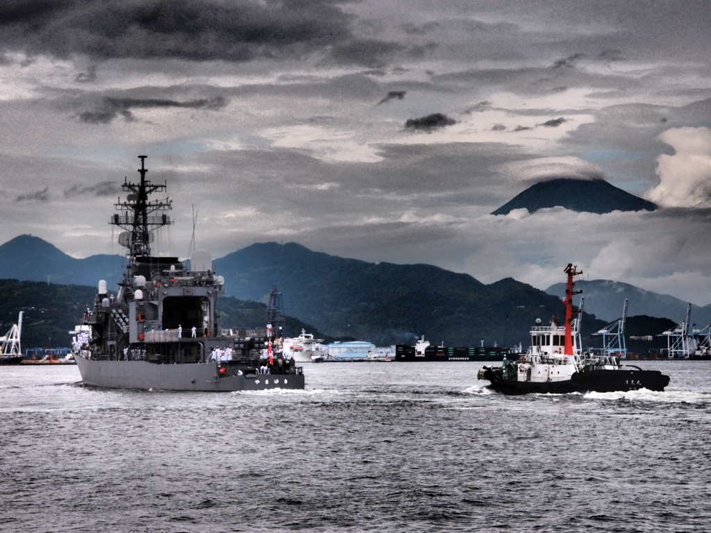 護衛艦　やまゆき　清水港　富士山