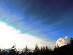 光る空