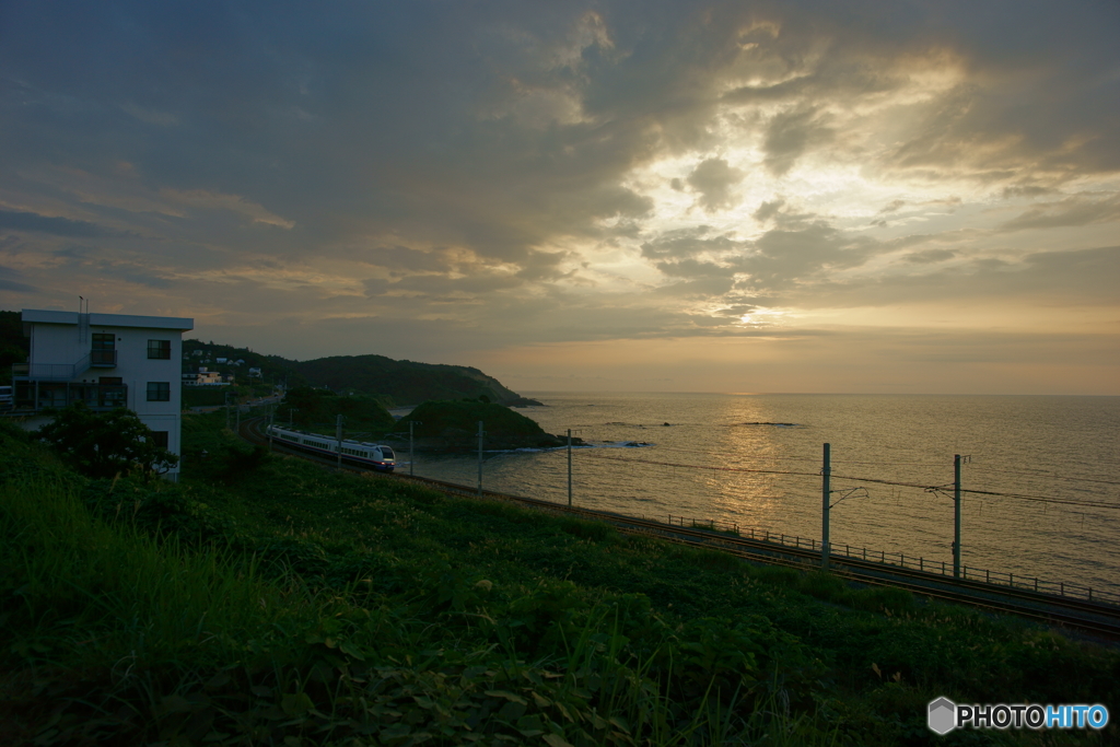 夕暮れの海岸路線