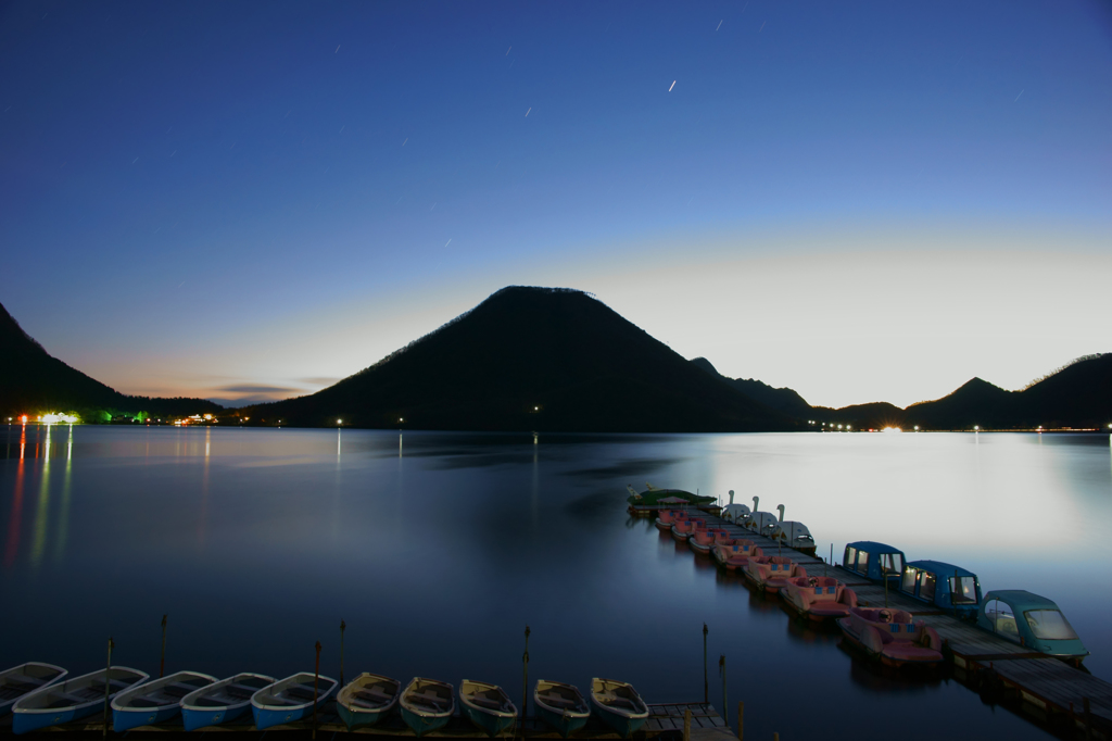 夜明け前の榛名湖