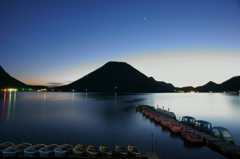 夜明け前の榛名湖