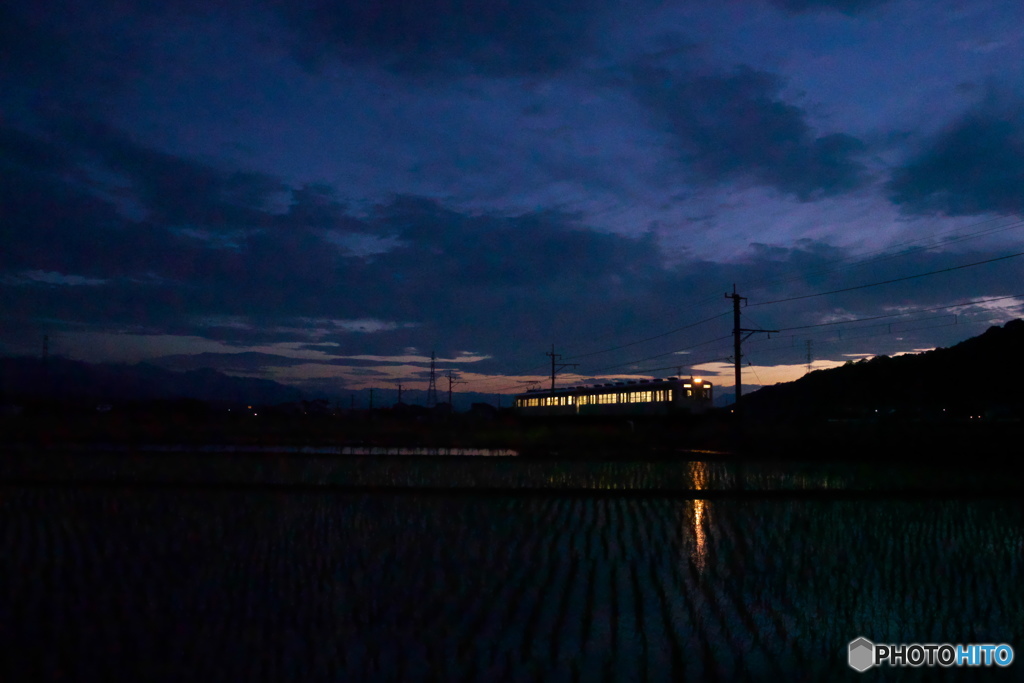 水田に栄える鉄道