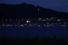 河口湖に浮かぶ灯籠