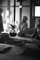 囲炉裏端の風景