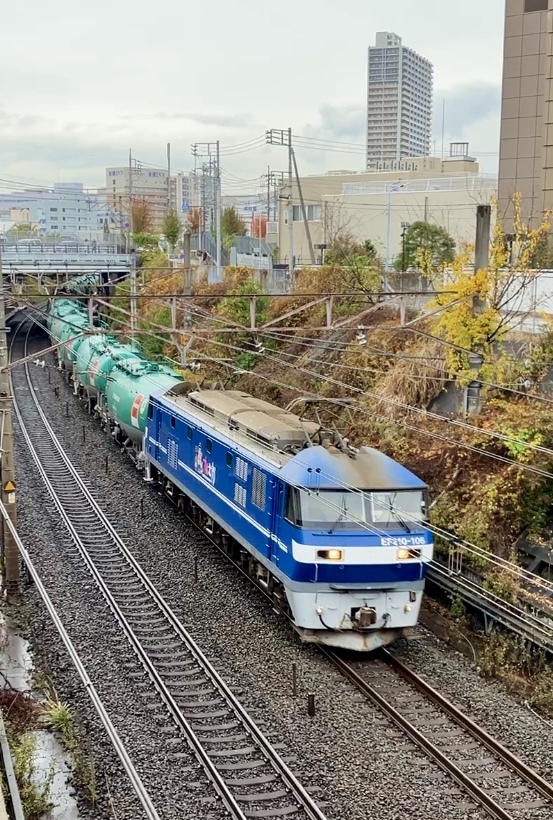 タキ牽引の貨物列車
