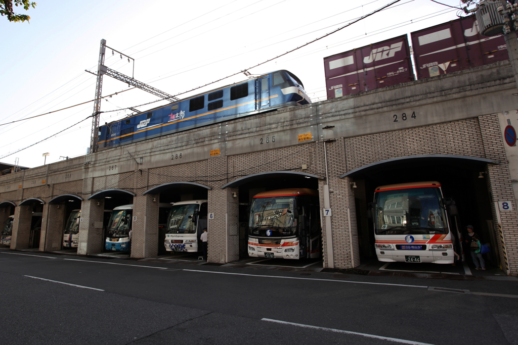 桃太郎とバスターミナル