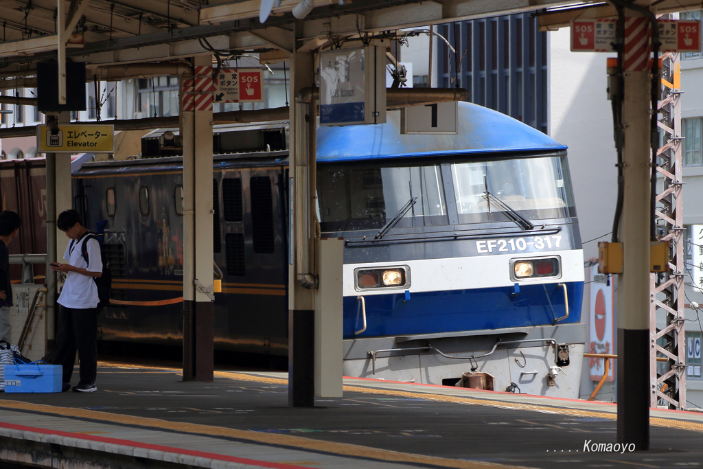 列車が通過します