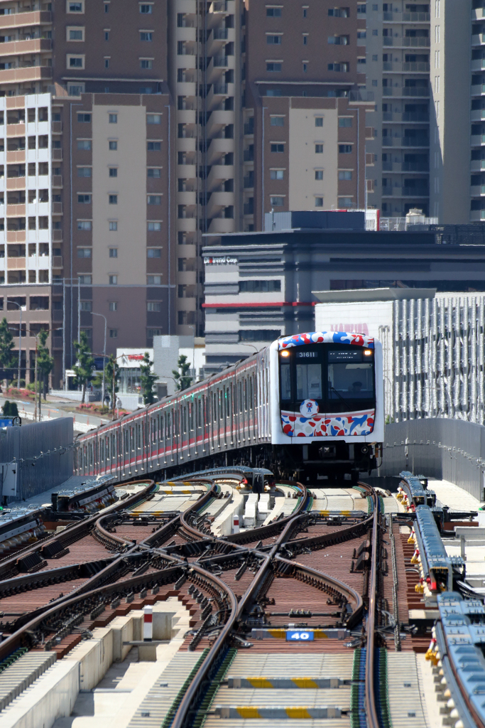 30000系「万博ラッピング電車」