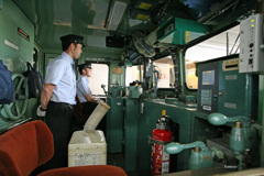 EF8143運転席