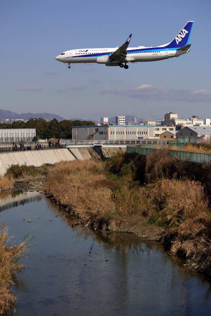 千里川上空通過中
