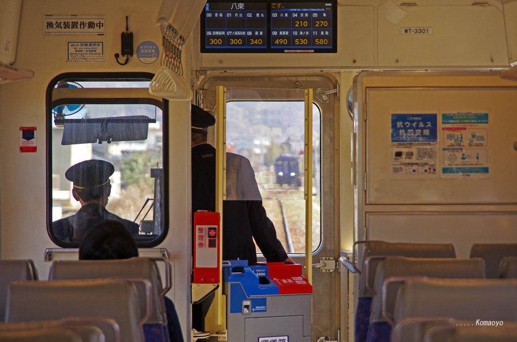 若桜鉄道八東駅手前で