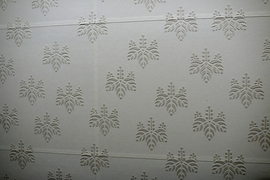 雲母摺り輝く唐紙襖