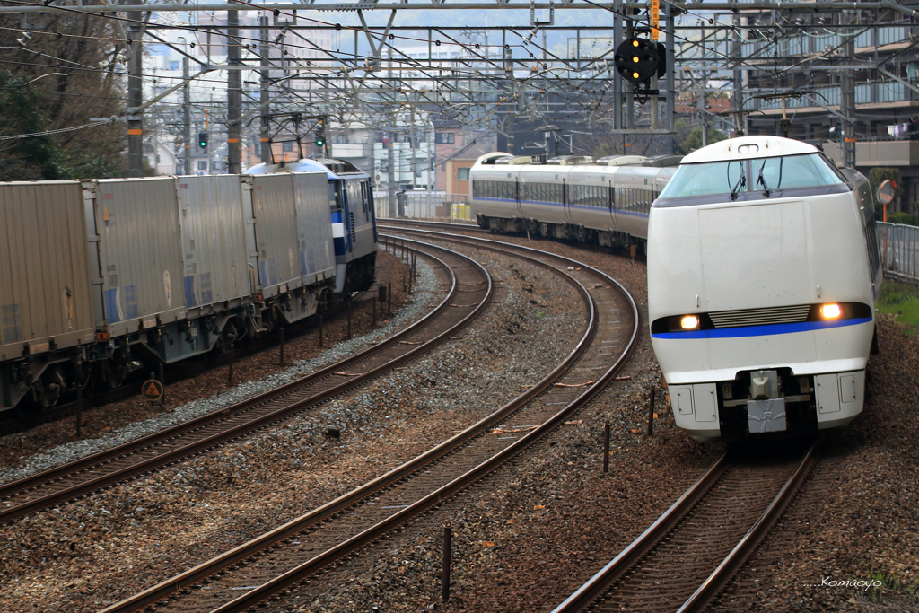 サンダーバードと桃太郎佐川便