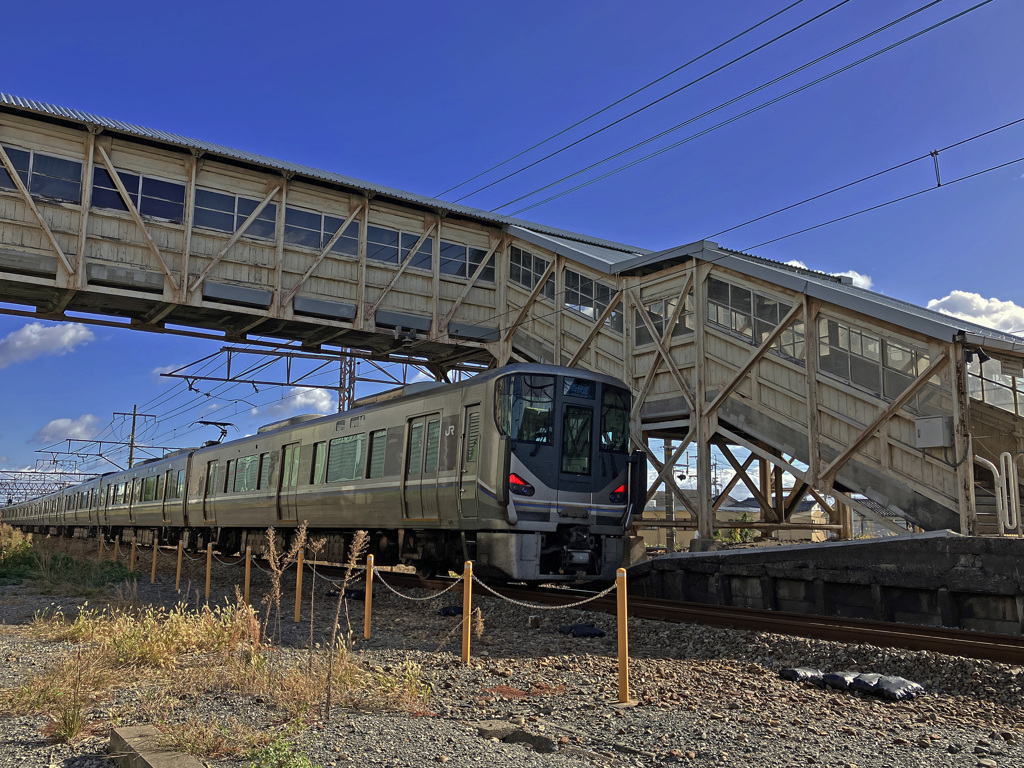 JR摂津富田駅木造跨線橋